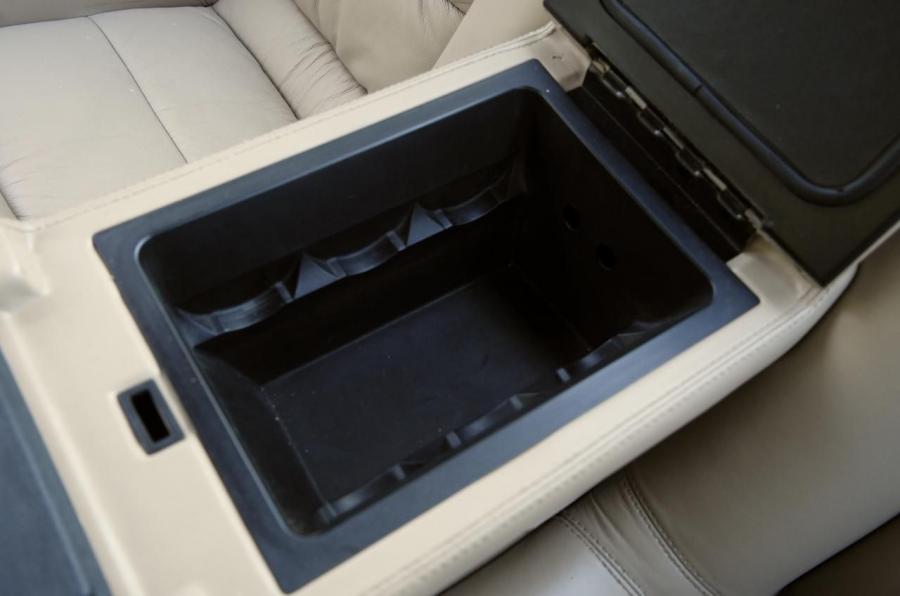 Детали интерьера BMW M6 (E24) 1988 года  (NA) (фото 70 из 158)